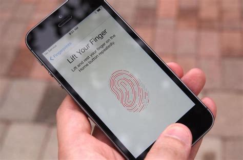Does iPhone 14 have fingerprint?